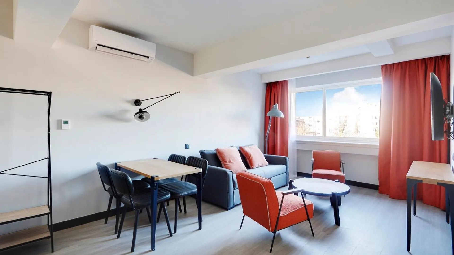 North Paris Suite 0*,