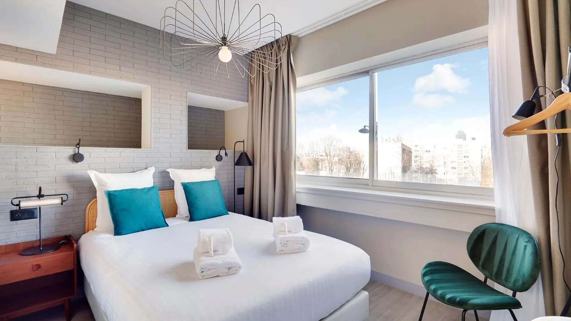 North Paris Suite 0*,
