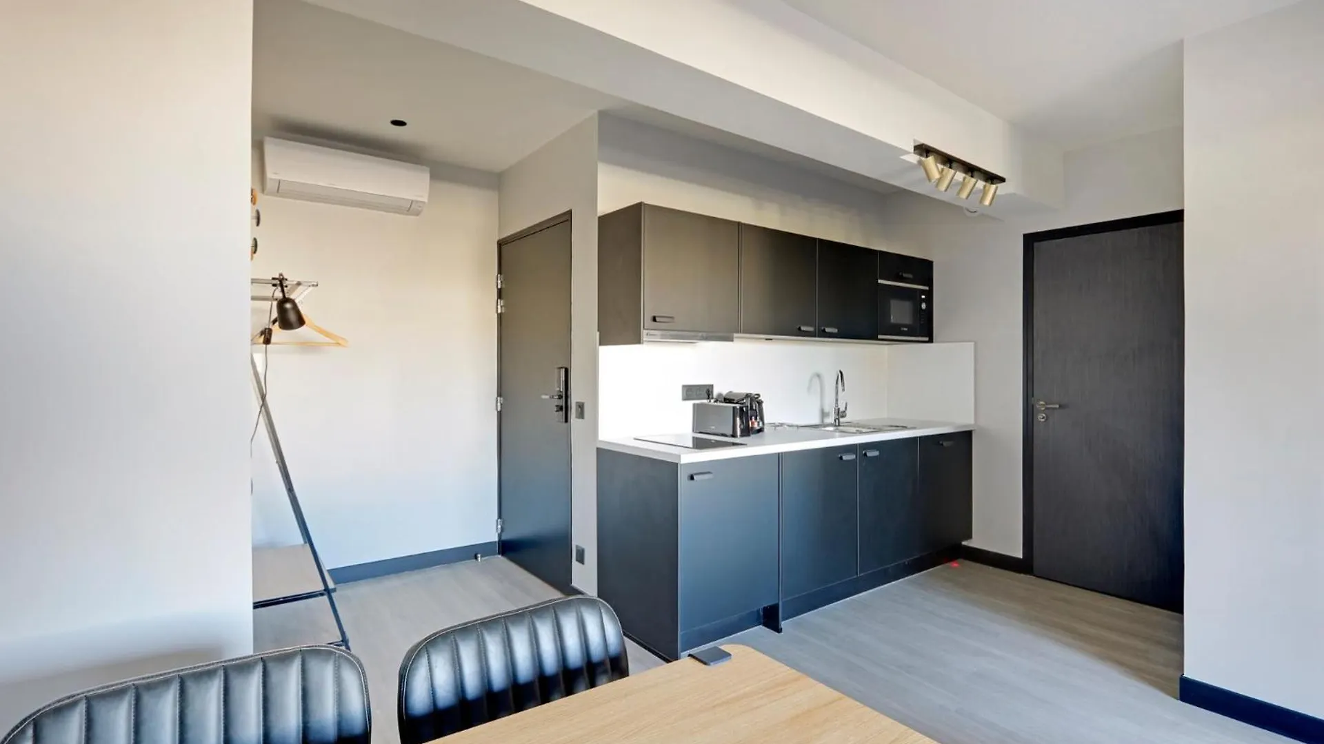 North Paris Suite 0*,